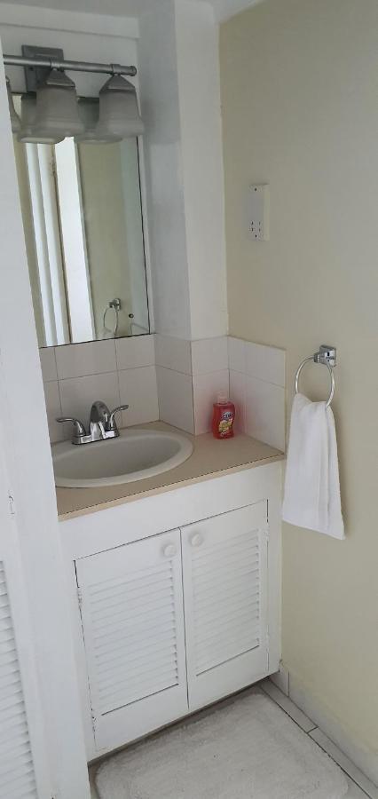 Hastings Towers 4D - Studio Apt Opp Beach Bridgetown Exterior foto