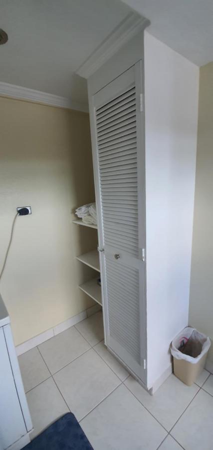 Hastings Towers 4D - Studio Apt Opp Beach Bridgetown Exterior foto