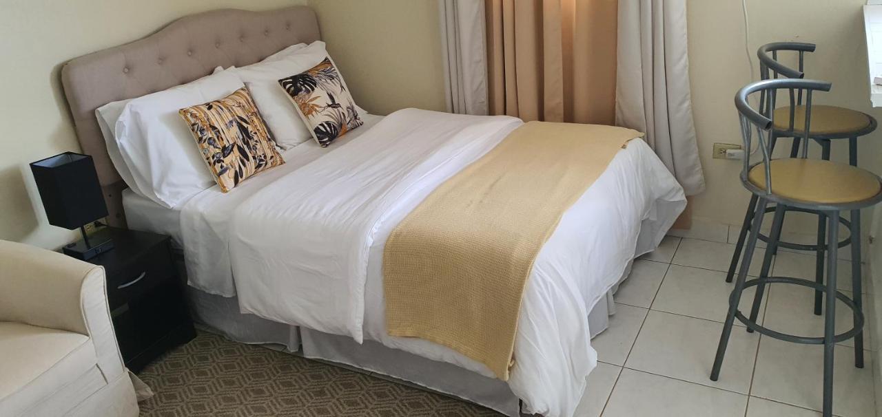 Hastings Towers 4D - Studio Apt Opp Beach Bridgetown Exterior foto